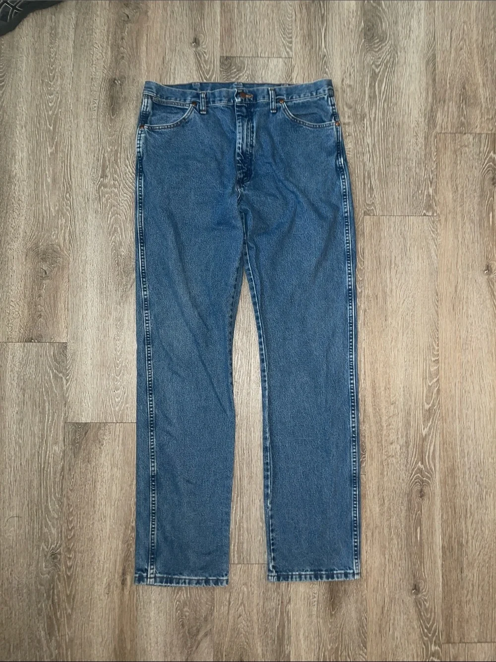 Wrangler 36 x 36 Men's 100% cotton Denim Jeans in Medium Blue pants
